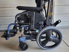 Quickie Iris Zippie Recline Tilt in Space Wheelchair 14″x13″ OR 14″x16″ ?