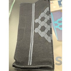 Sparthos Compression Calf Sleeves Leg – 1 Pair Socks for Men & Women (Black-M)