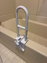Sturdy Clamp On Bathtub Safety Rail 14.5 Inch Clamp Support Easy Install 250lb
