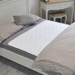 New Curbside Deals Waterproof Bed Pad, 34″ x 52″ for Adults, Kids, and Pets