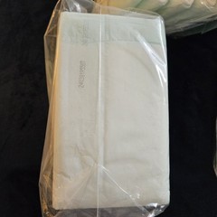 20 UNBRANDED Elderly BED PADS WITH ADHESIVE STRIP. 21×34 IN. NEW IN PACKAGE