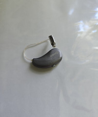 MOMENT MRR2D 330 HEARING AID FOR MILD TO SEVERE HEARING LOSSES.