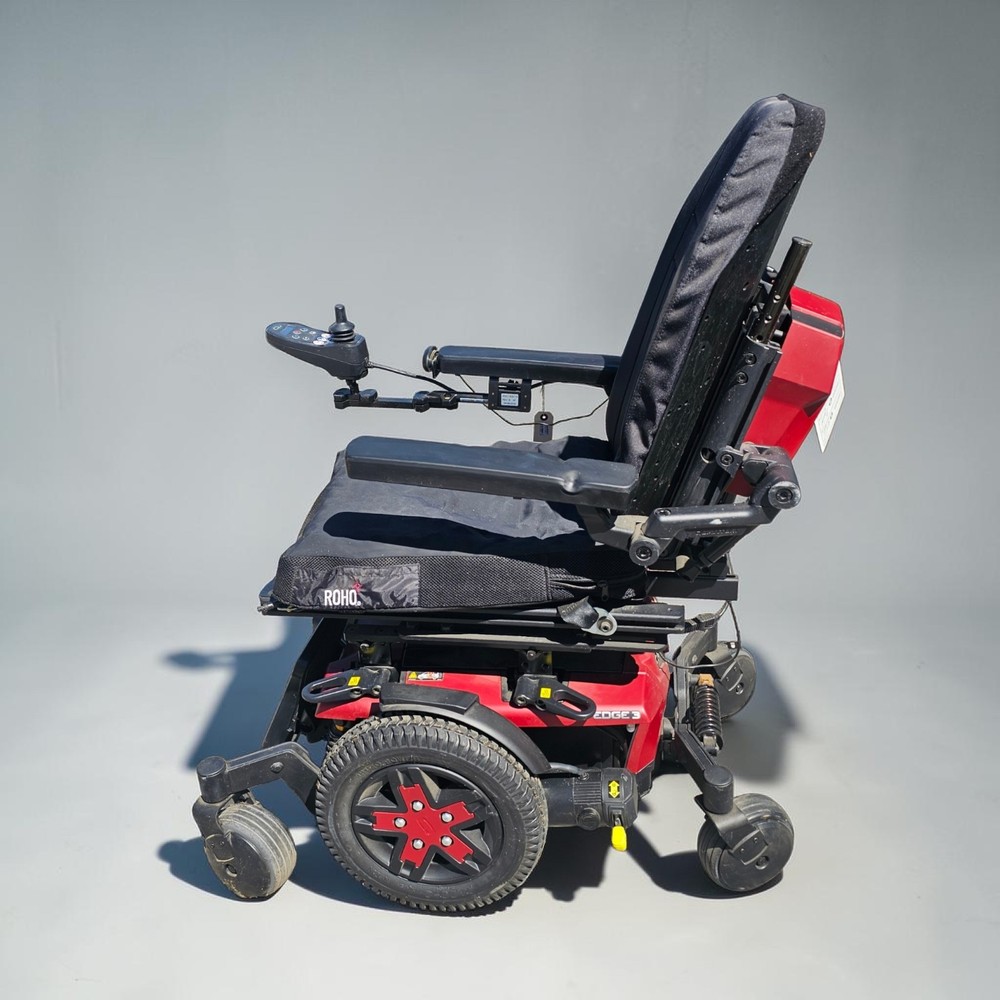 Quantum Edge 3 Power Wheelchair FOR SALE barely used