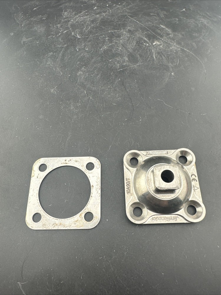 Prosthetic 4 hole pyramid prosthetic plate adapter component