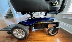 Pride Mobility. Jazzy Elite ES Power Chair. Two Motor. Front-Wheel Drive. 