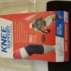 Dr Gameday Knee Support size SMALL Reggie Bush left/right no slip sports brace