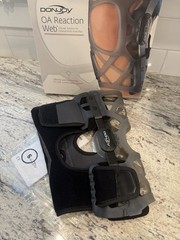 DonJoy OA Reaction Web Knee Brace – Size Small – Medial Right / Lateral Left