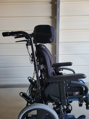 Quickie Iris Zippie Recline Tilt in Space Wheelchair 14″x13″ OR 14″x16″ ?