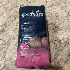 Goodnites Girls‘ Nighttime Bedwetting Underwear, Size Extra Large, 1 pack of 9