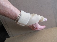 Mueller Thumb Spica Brace Medium (P358)