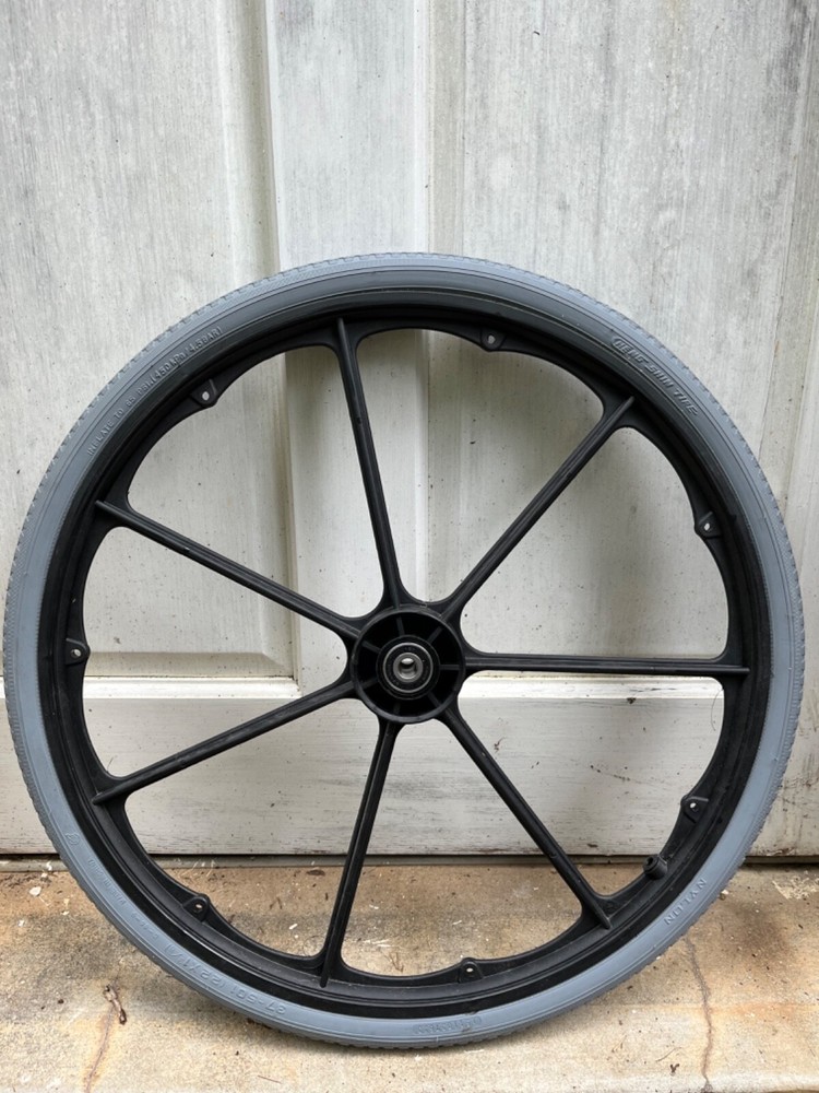 22″ Wheelchair Wheel with Gray Cheng Shin Tire 22 x 1 3/8