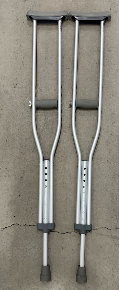 Adjustable Aluminum Underarm Standard Crutches w/ Pads & Handgrips Silver/Gray
