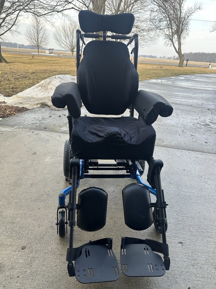 KI MOBILITY FOCUS CR TILT-IN-SPACE , RECLINE MANUAL WHEELCHAIR