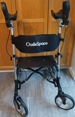 OasisSpace upright silver black walker With Seat