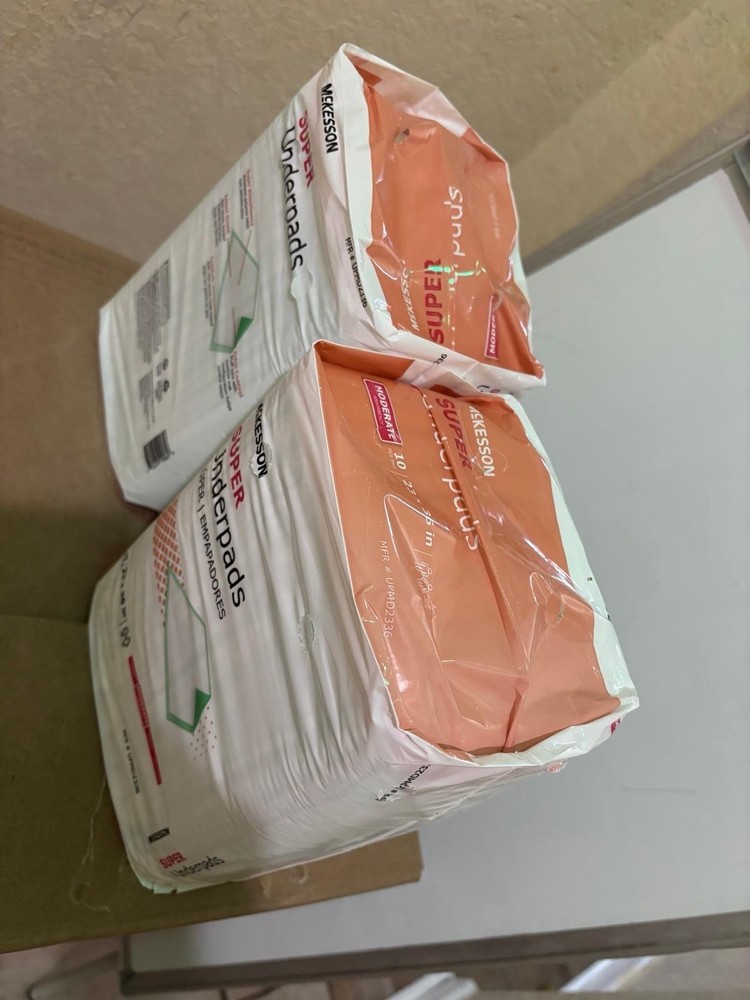 McKesson Super Absorbency Underpads 23×36 in Odor Control Disposable UPMD2336