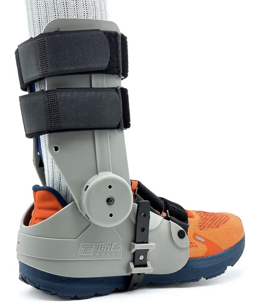 TayCo Over-the-Shoe RecoverX Ankle Brace – Medium , Right