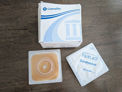 ConvaTec SUR-FIT Natura Drainable Ostomy Pouch 12 units 401502 plus 9 wafers