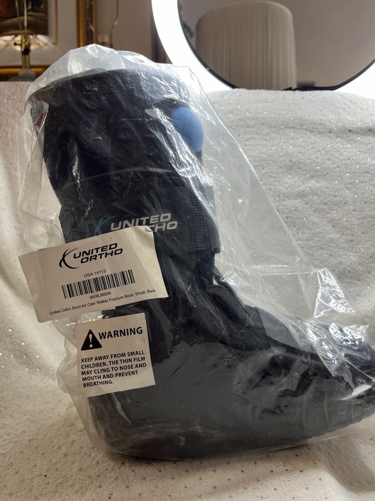 United Ortho Short Air Cam Walker Fracture Boot, Fits Left or Right Small Black