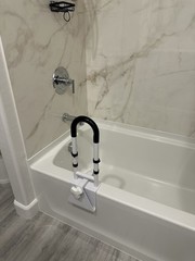 Adjustable Bathtub Safety Rail, Bathtub Handle Grab Bar with Non-Slip Grip fo…