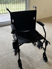 Lightweight Foldable Wheelchair – Excellent Condition