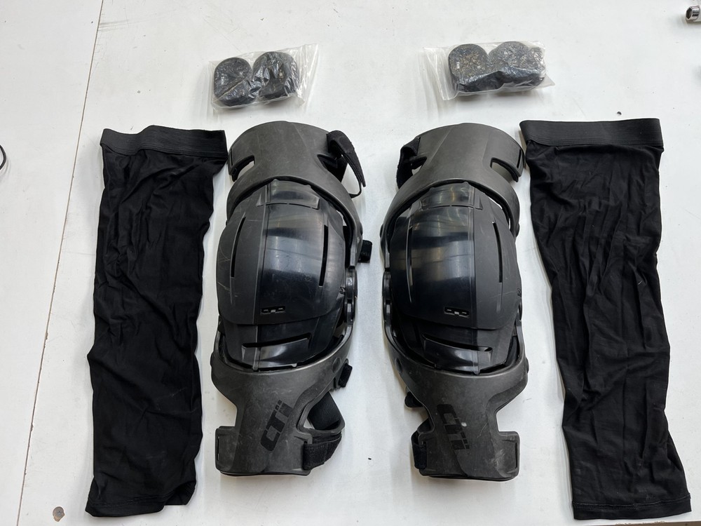 Ossur CTi®3 Knee Braces Bundle – MOTOCROSS EDITION size L