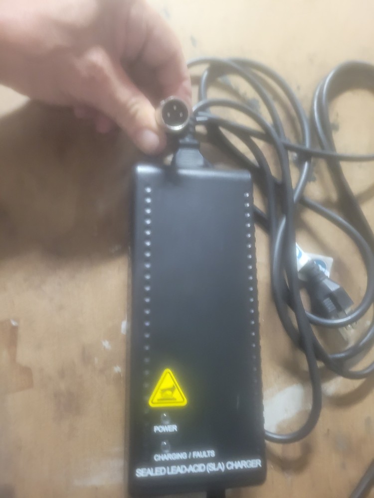 UPG 24V 5 Amp AGM OR GEL CHARGER)