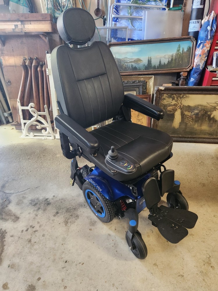 Q300 M MINI QUIKIE ELECTRIC BATTERY OPERATED WHEELCHAIR SUNRISE MEDICAL