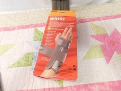 Mueller Carpal Tunnel Wrist Stabilizer Adjustable Fits Left Or Right Hand S/M