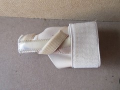 Mueller Thumb Spica Brace Medium (P358)