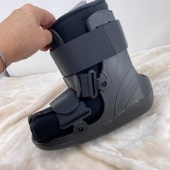 NEW Comfortland Premium Low Top Air Walker Boot Small Black 61-324-2