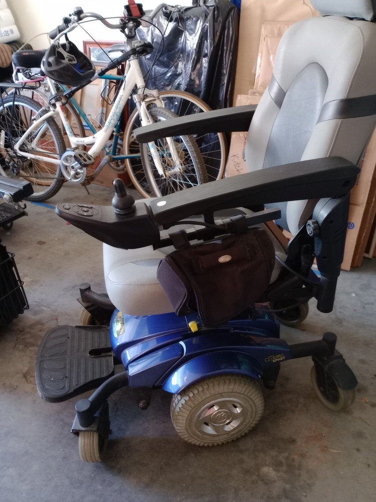 Golden Compass Sport Wheelchair Barely Used- New batteries- manual included