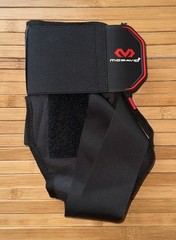 McDavid 195 Ultralight Ankle Brace with Straps – Black Small