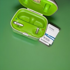 Phonak 0459 audeo Both Ears listening soulutions w/ charger Case