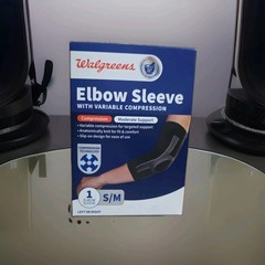 Elbow Sleeve w/ Variable Compression Moderate Support. 1 Elbow Sleeve Size: S/M