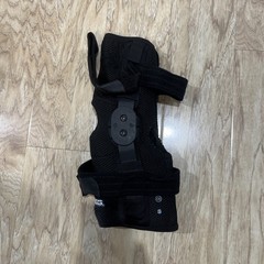NIB Breg PTO Airmesh Open Back Knee Brace Size Small