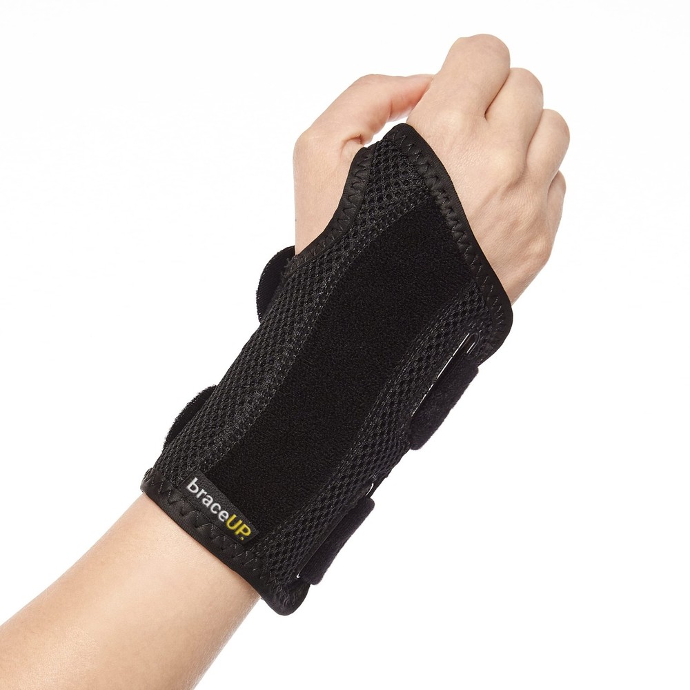 BraceUP Right Wrist Brace S/M Carpal Tunnel Splint Arthritis Support Black