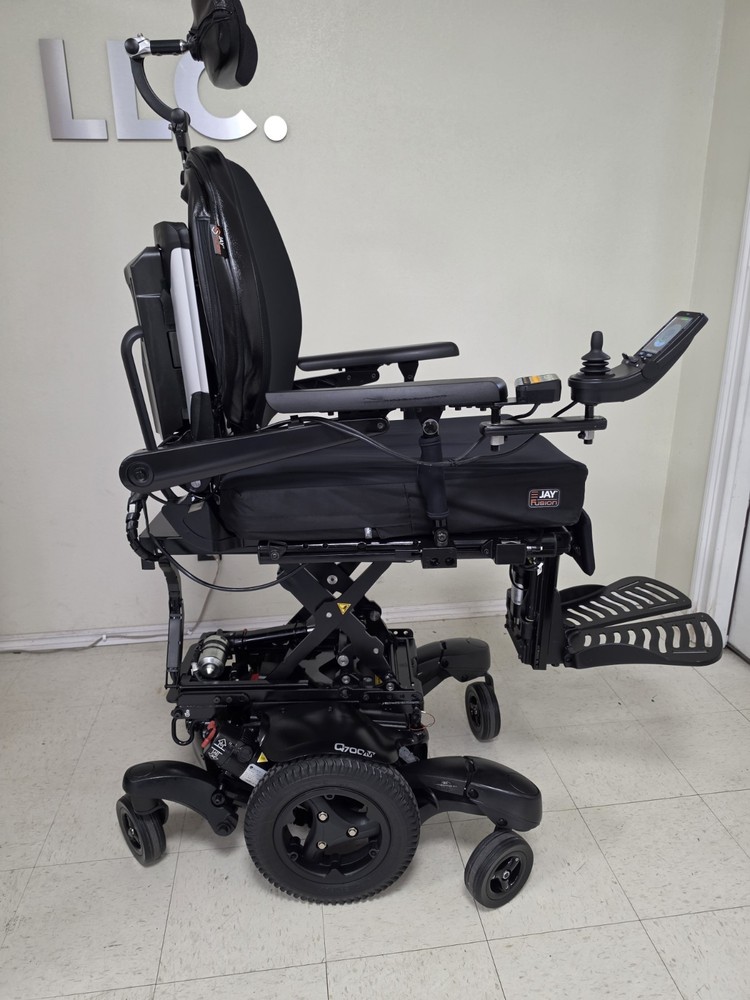 Quickie Q700M Power Wheelchair 12″ Seat Lift Tilt Recline Mint Condition