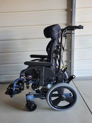 Quickie Iris Zippie Recline Tilt in Space Wheelchair 14″x13″ OR 14″x16″ ?