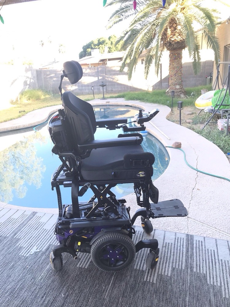 quantum q6 edge 3 stretto power wheelchair I/level