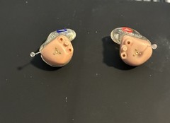 STARKEY GENESIS AI 24 ITC R Hearing Aids Pair & Charging Case Bluetooth