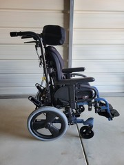 Quickie Iris Zippie Recline Tilt in Space Wheelchair 14″x13″ OR 14″x16″ ?