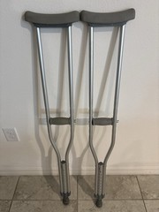 Adjustable Aluminum Standard Crutches with Handgrip, Underarm Pad, Rubber Tip