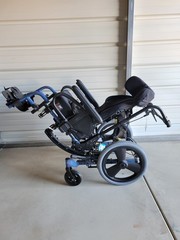 Quickie Iris Zippie Recline Tilt in Space Wheelchair 14″x13″ OR 14″x16″ ?