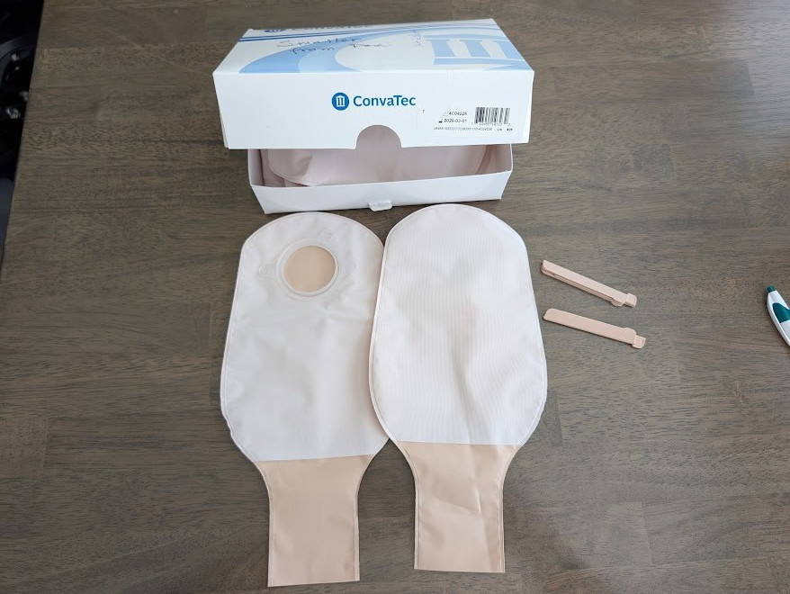 ConvaTec SUR-FIT Natura Drainable Ostomy Pouch 12 units 401502 plus 9 wafers