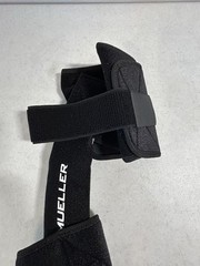 Mueller Pro Level MuellerHinge 2100 Protective Knee Brace One Size Fits Most