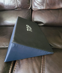 1 Unit Medline foam Wedge Ergonomic, Comfort -w/Logo TOP MSC50023C- 11″x18″x5″
