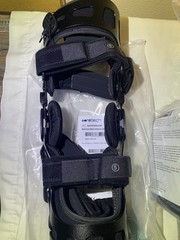 Coretech 845 OA Knee Brace Pair Left & Right Medium New with Manuals Vive Health