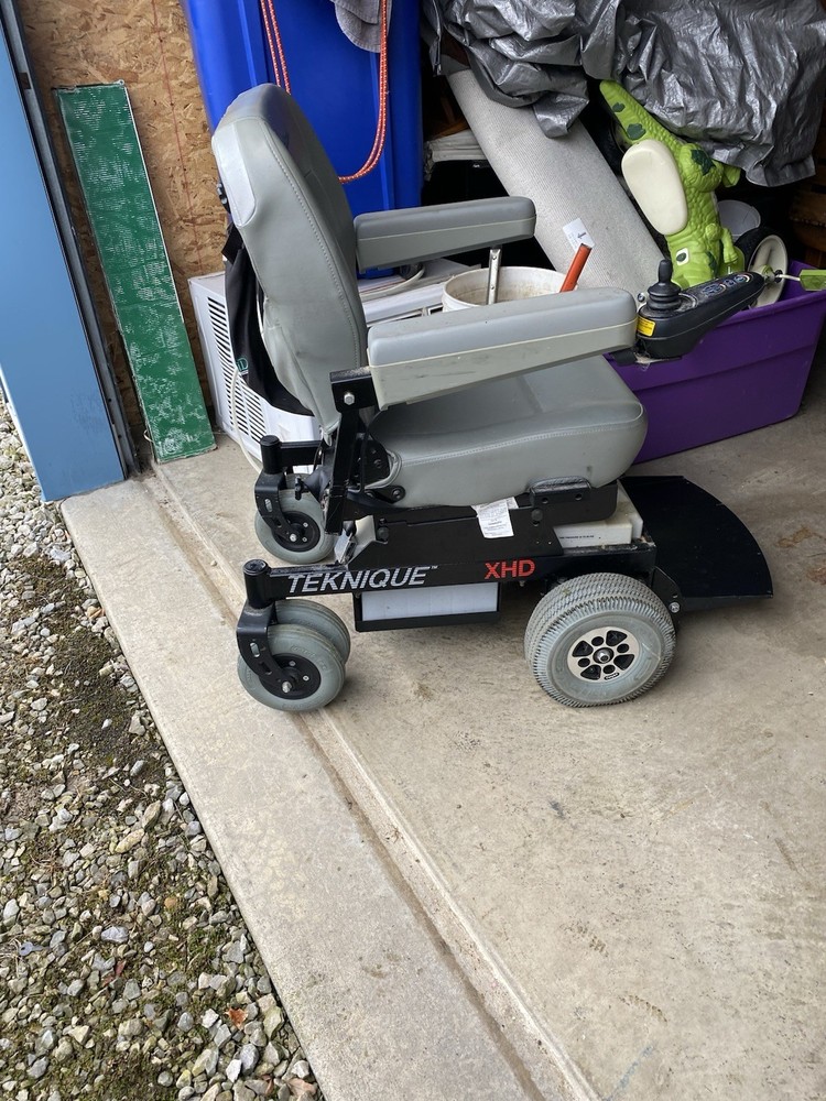 Hoveround Teknique XHD Holds Up to 500 LBS Asking Price 575 Pick Up In Ash OH
