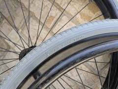 Out Front Shadow Spoke Wheelchair Wheel Pair 22″ 501mm Solid Tire Vinyl Handrim