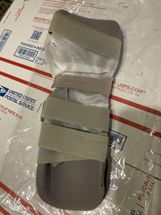 RCAI – RESTING HAND ORTHOSIS with ( FINGER SEPARATOR ) X-LARGE and ( RIGHT HAND